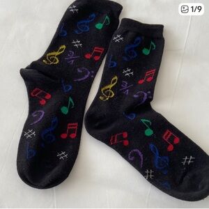MUSICAL NOTE PATTERNED BLACK SOCKS